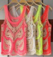 Blusa Cavada em Renda Neon